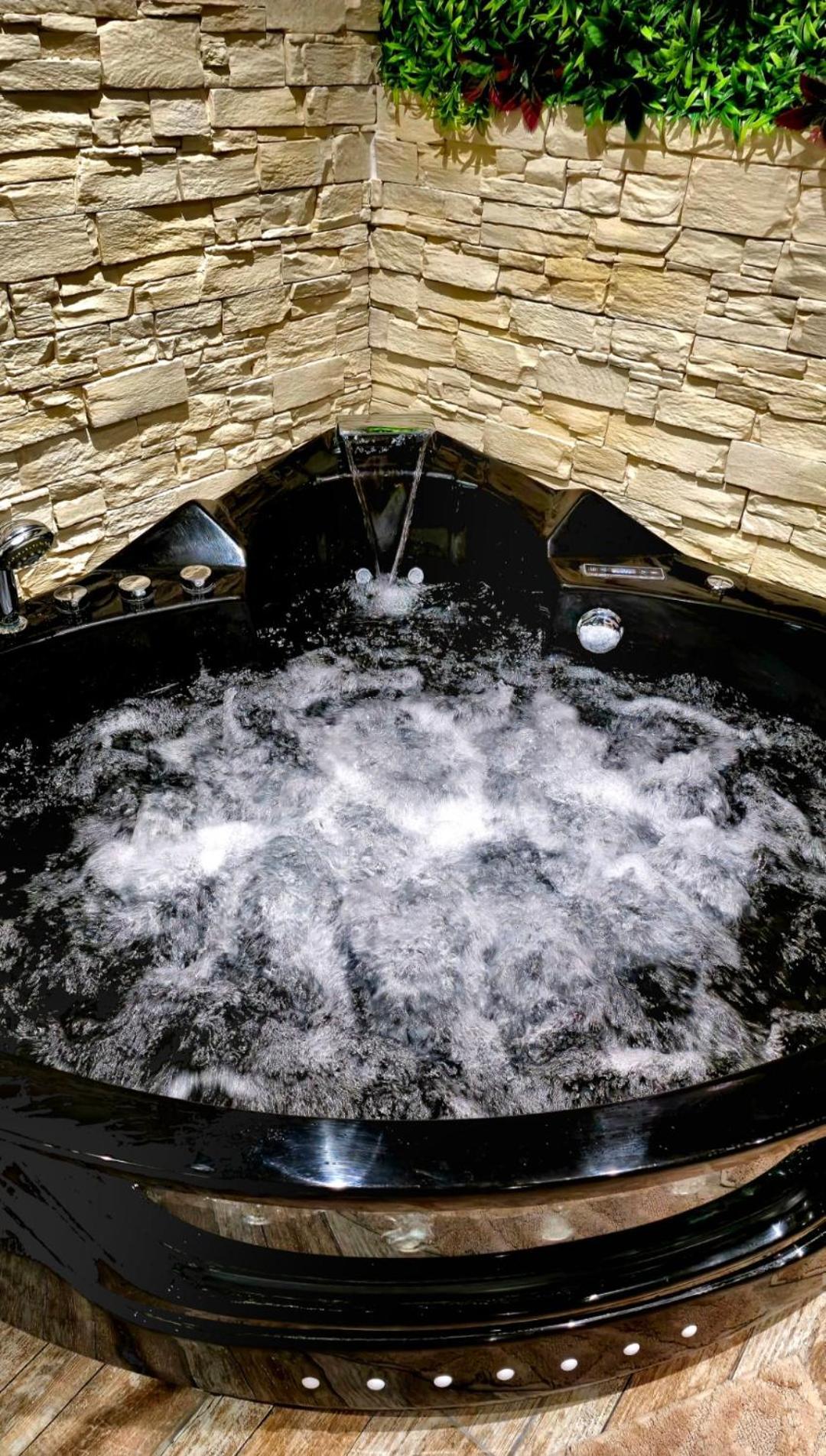 Appartement Chambre Cosy - Jacuzzi - Little Room Vendome Exterior photo